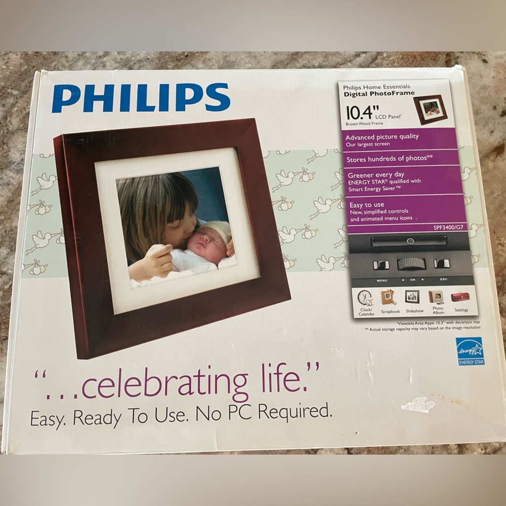 Philips Digital Frame with Rich Brown Border